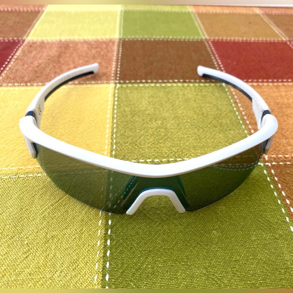 Under Armour Youth Patriotic White Menace Sunglasses - Picture 4 of 15